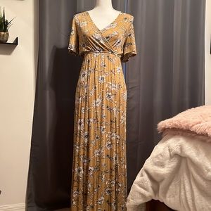 Flamingo Tan and White Flowered V-Neck Maxi Dress.  Size Small.